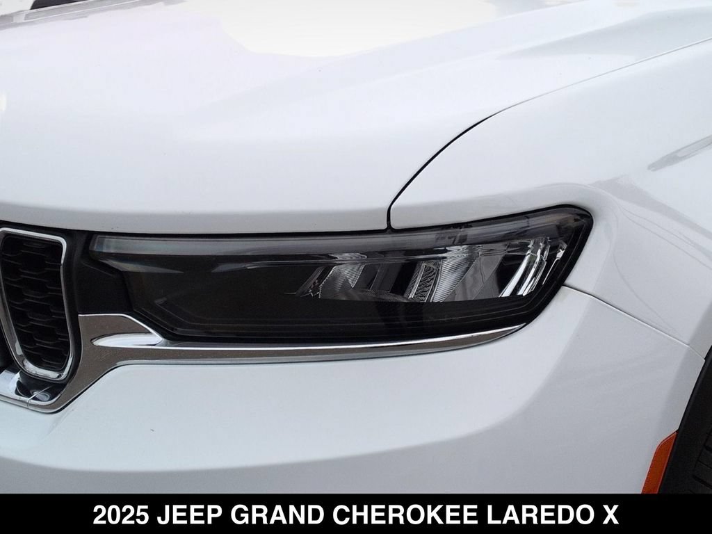 Used 2025 Jeep Grand Cherokee Laredo X AWD/4WD image 10