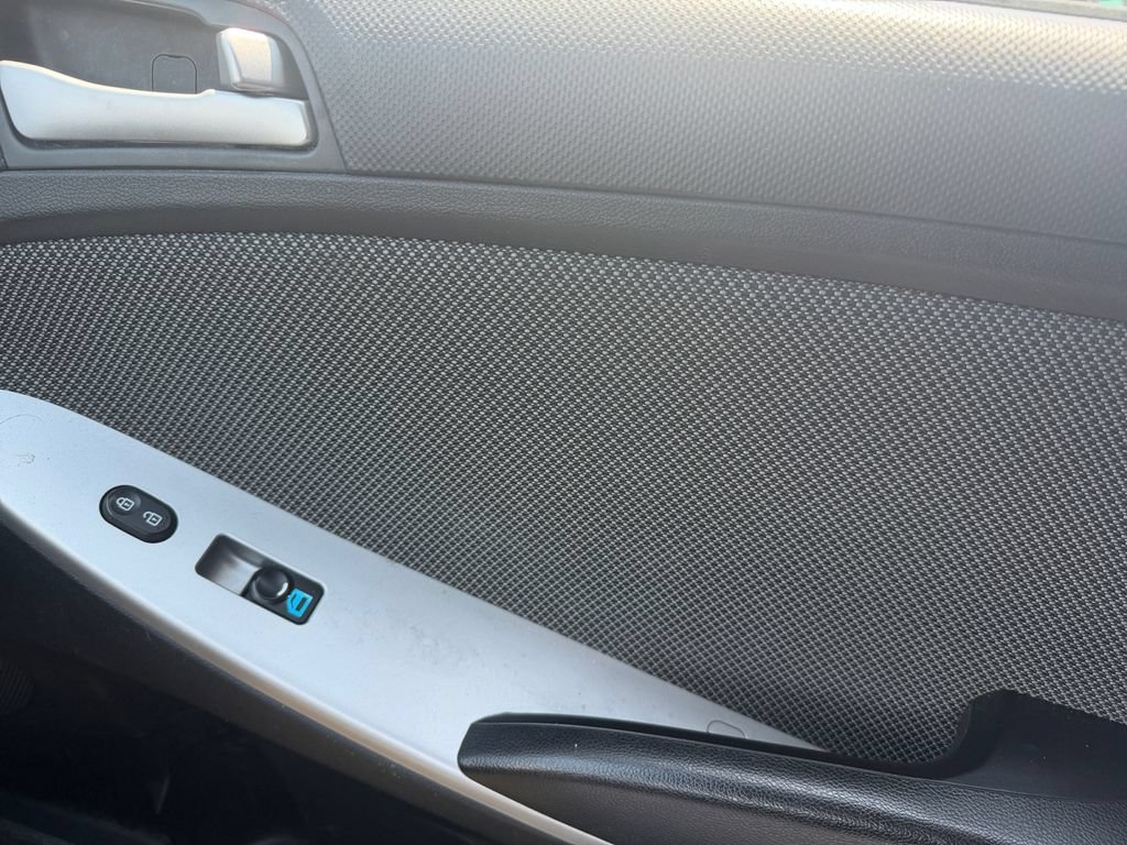 Used 2014 Hyundai Accent GS FWD image 33