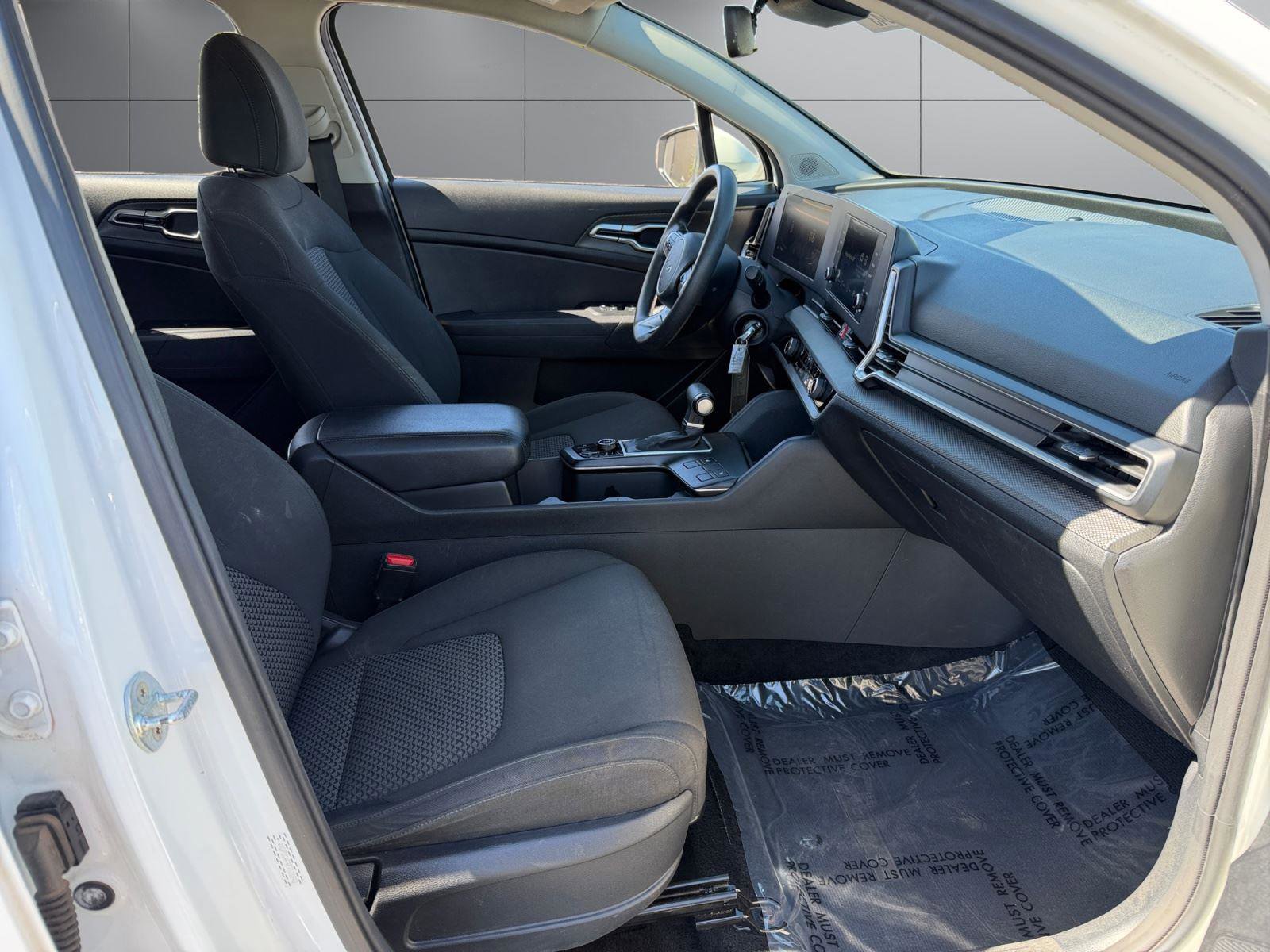 Used 2023 Kia Sportage LX image 7