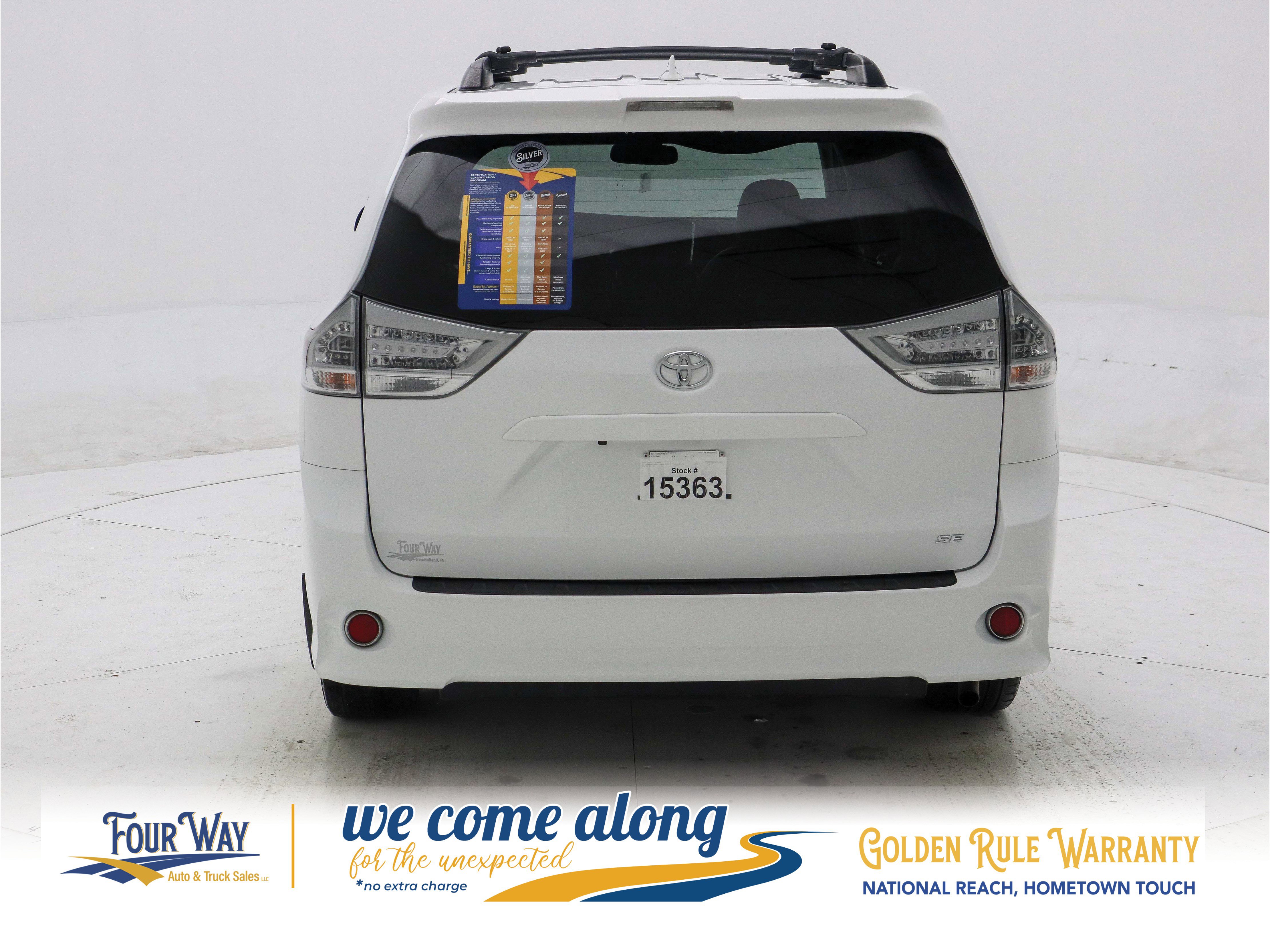 Used 2018 Toyota Sienna SE Premium w/ Carpet Mat Package image 6