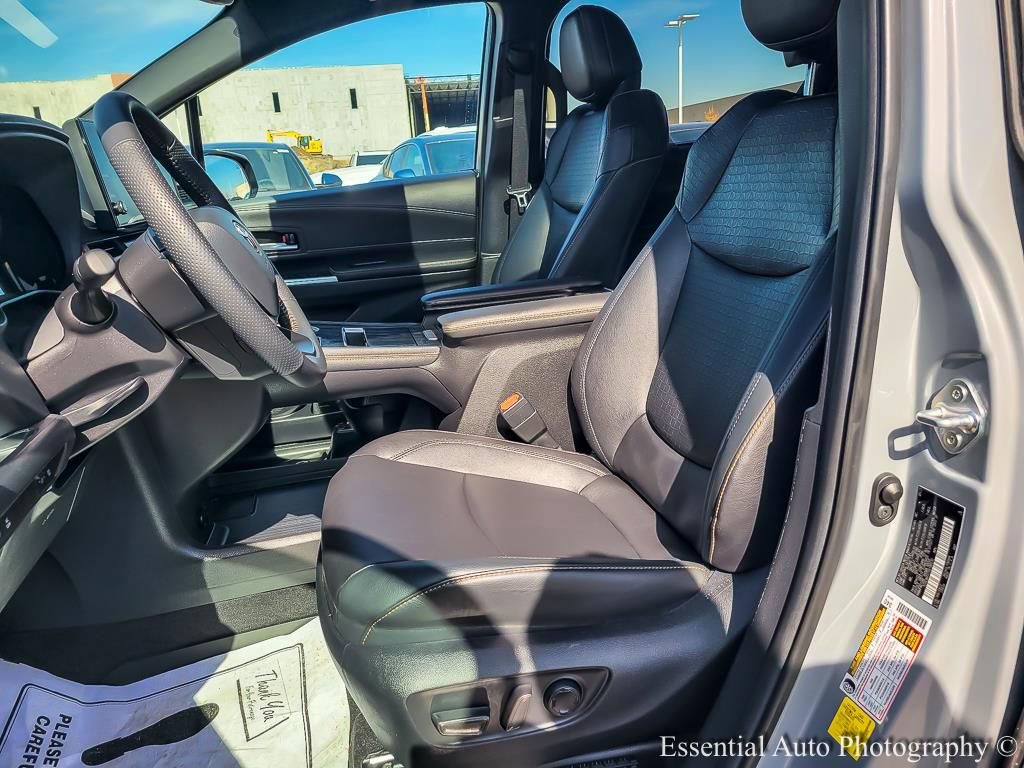 Used 2025 Toyota Sienna XLE Woodland Edition image 8