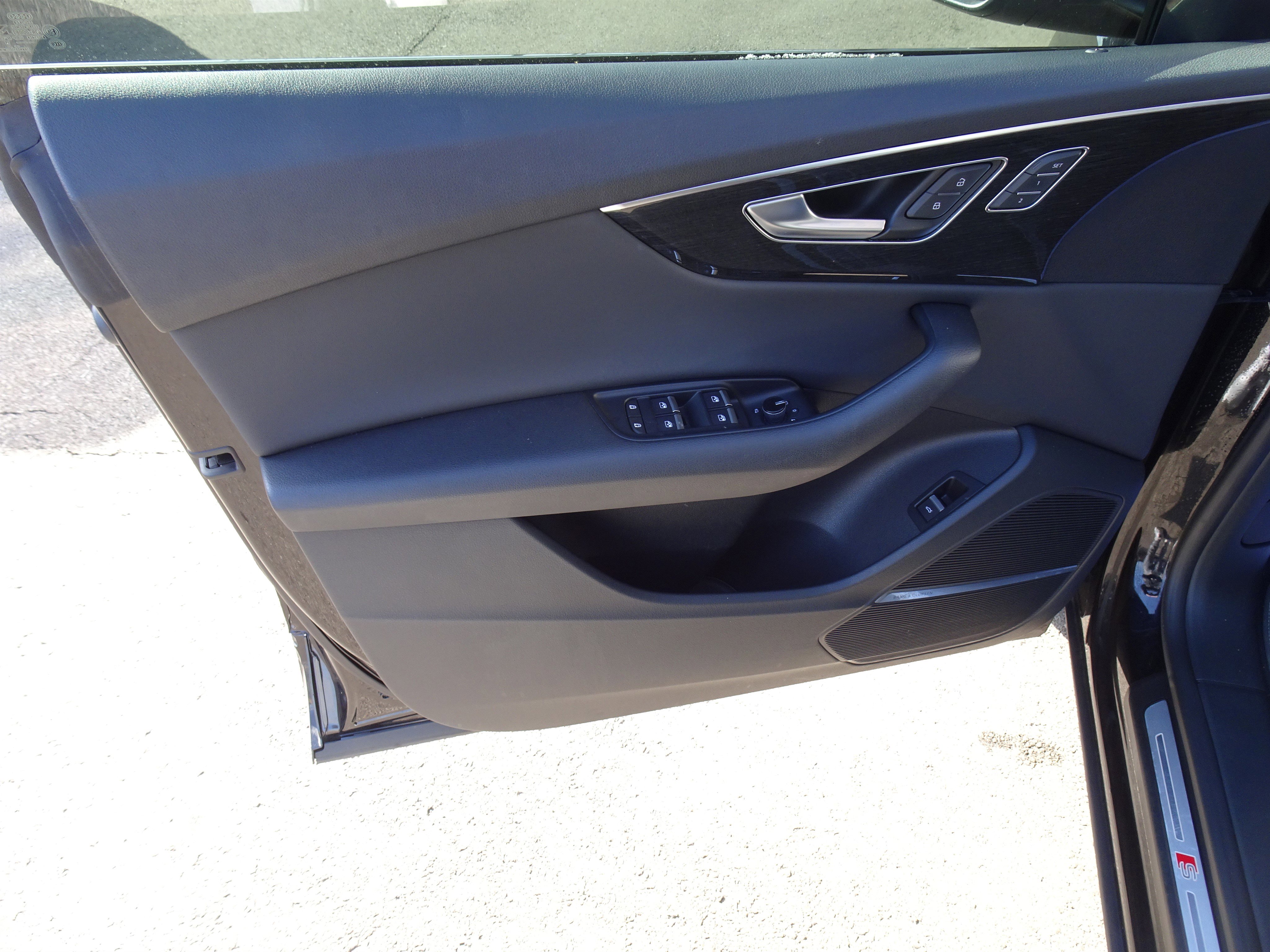 Used 2019 Audi Q8 Premium Plus w/ Premium Plus image 14