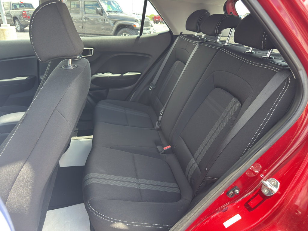 Used 2022 Hyundai Venue SEL FWD image 10