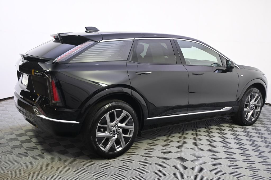Certified 2025 Cadillac Optiq Luxury 2 w/ LPO, Floor Liner Package AWD/4WD image 7