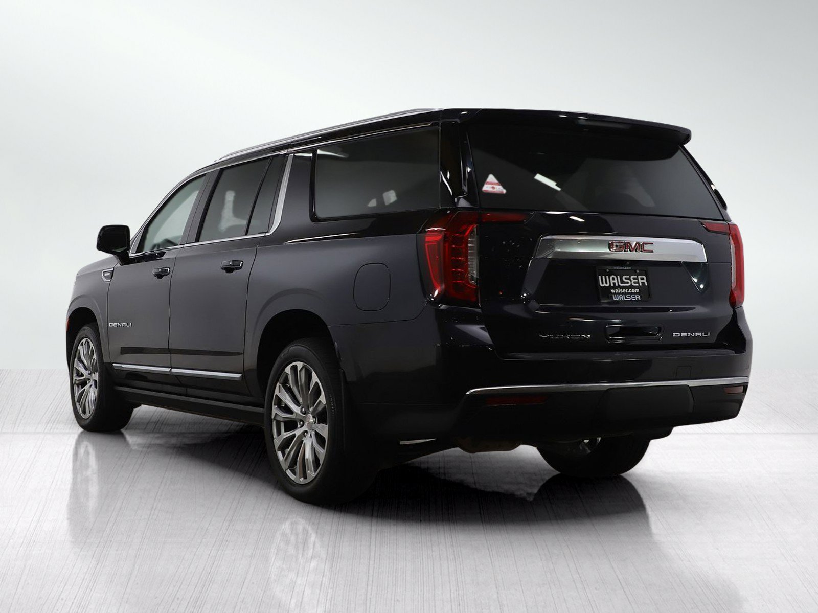 Used 2023 GMC Yukon XL Denali AWD/4WD image 4