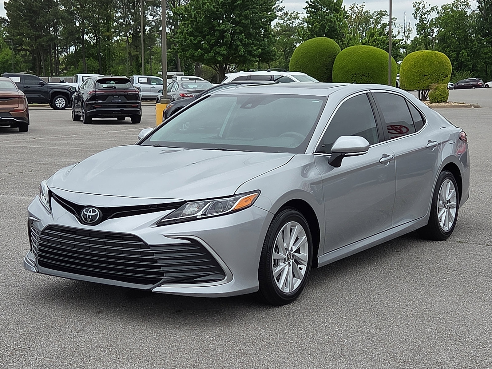 Used 2024 Toyota Camry LE w/ Convenience Package image 2