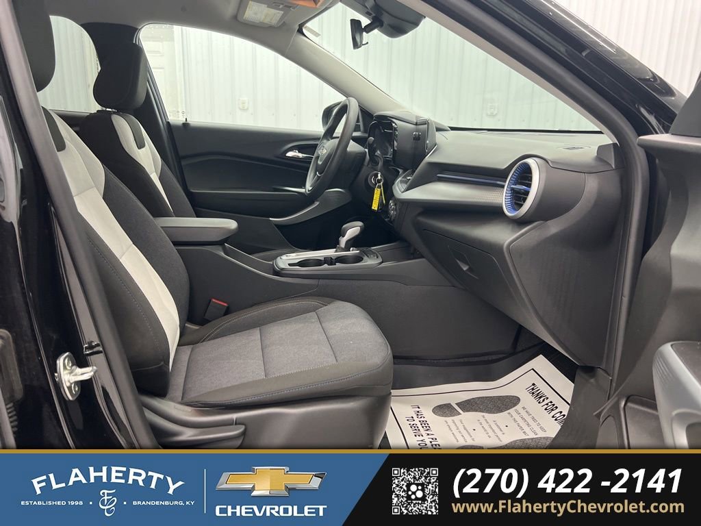 Used 2024 Chevrolet Trax LS w/ LS Convenience Package image 15