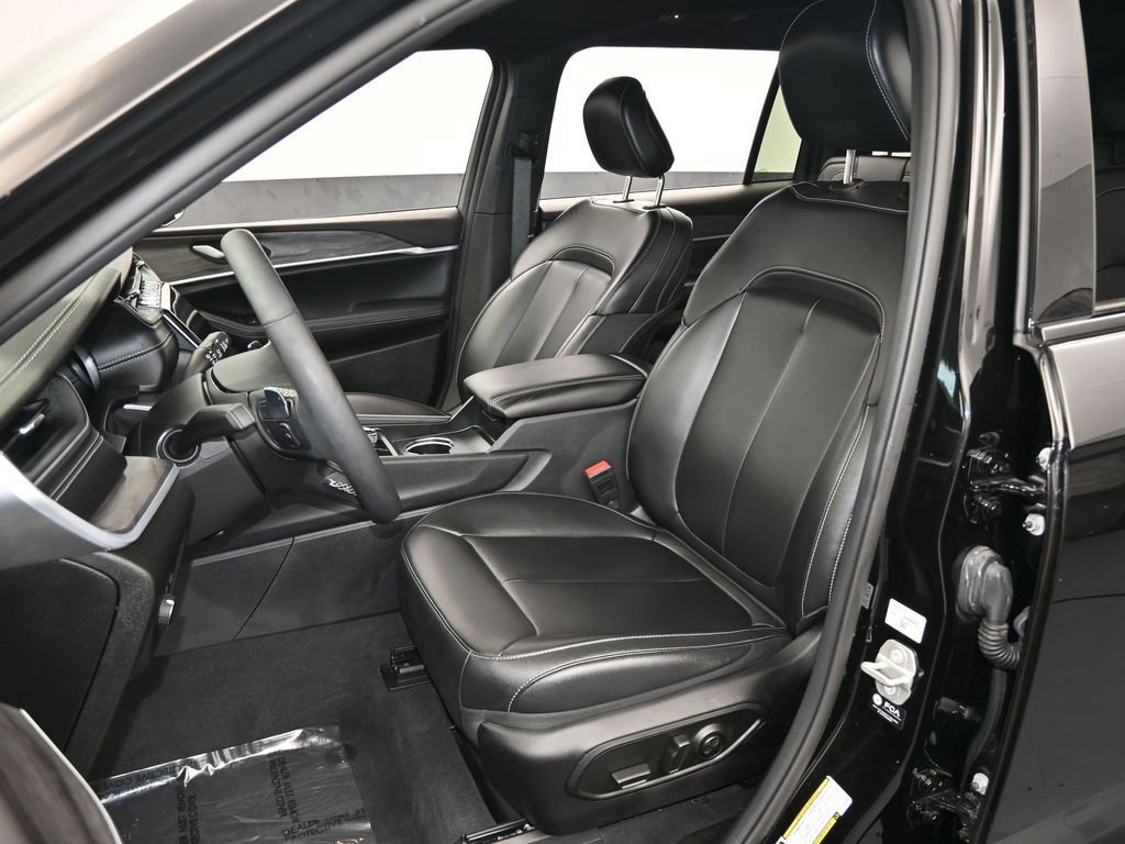 Used 2024 Jeep Grand Cherokee L Limited image 27