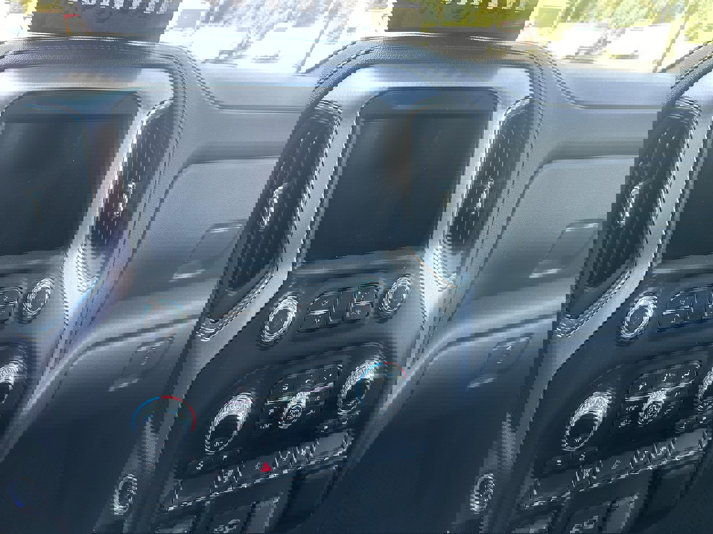 Used 2020 GMC Sierra 3500 SLE w/ SLE Convenience Package image 18