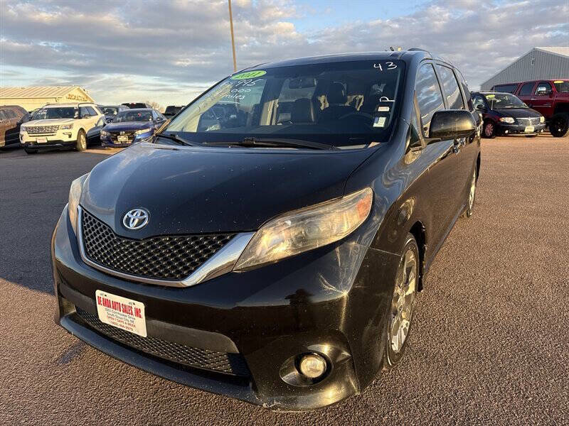 Used 2011 Toyota Sienna SE w/ Preferred Pkg image 1
