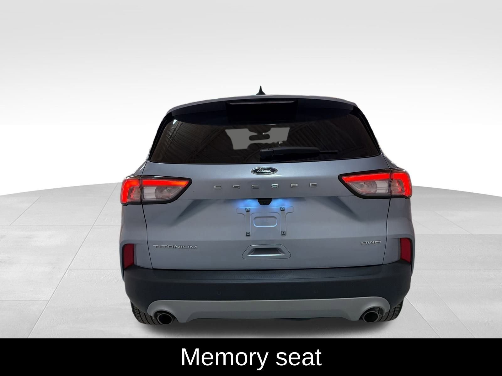 Used 2022 Ford Escape Titanium image 4