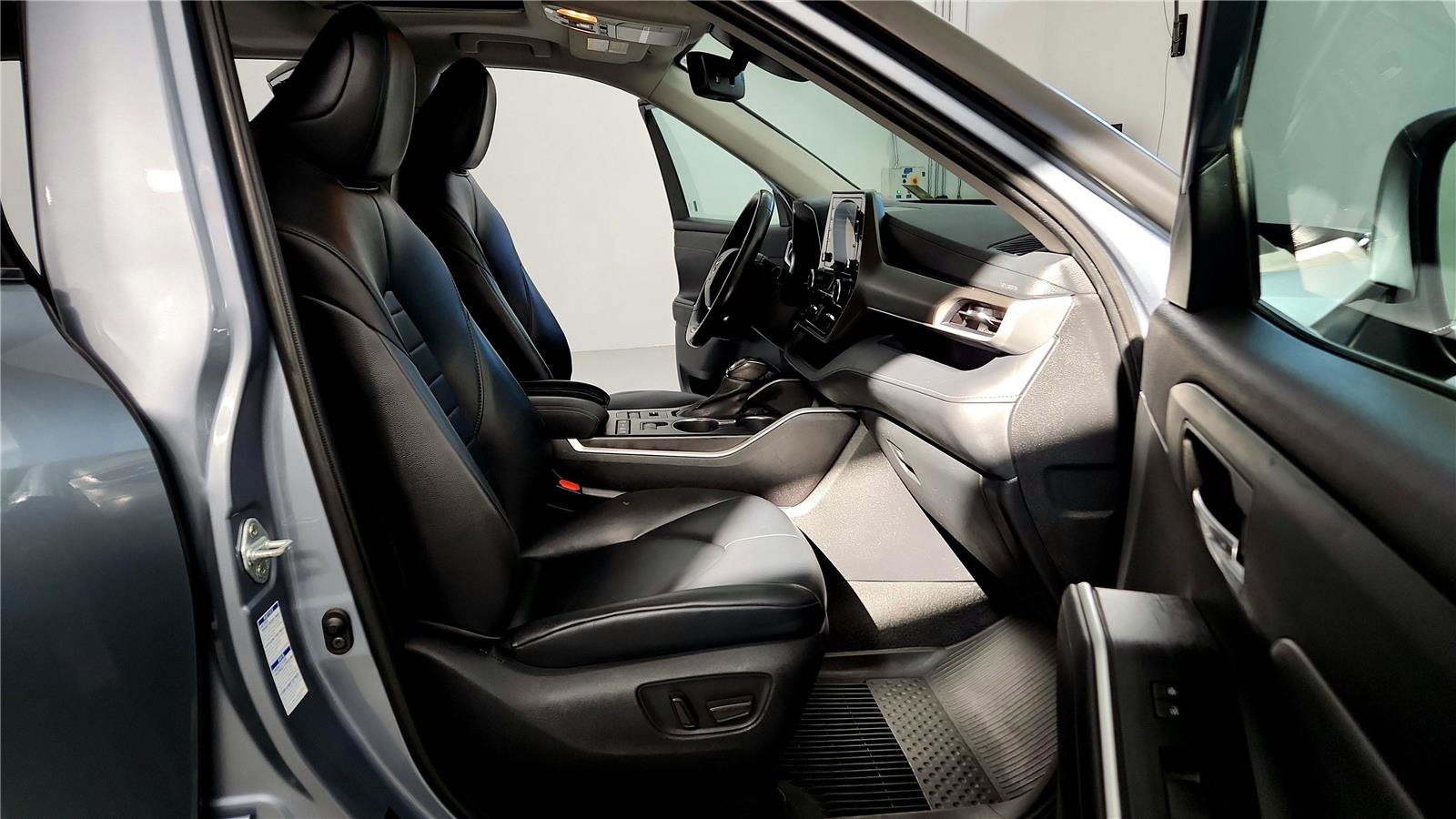 Certified 2021 Toyota Highlander XLE image 26