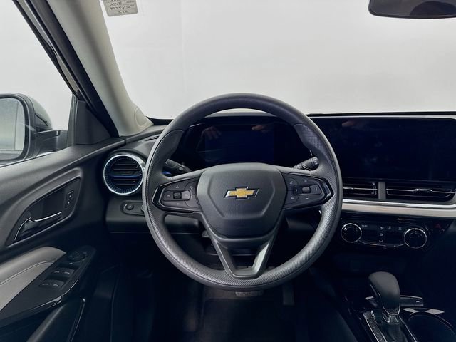 Used 2025 Chevrolet Trax LT image 21