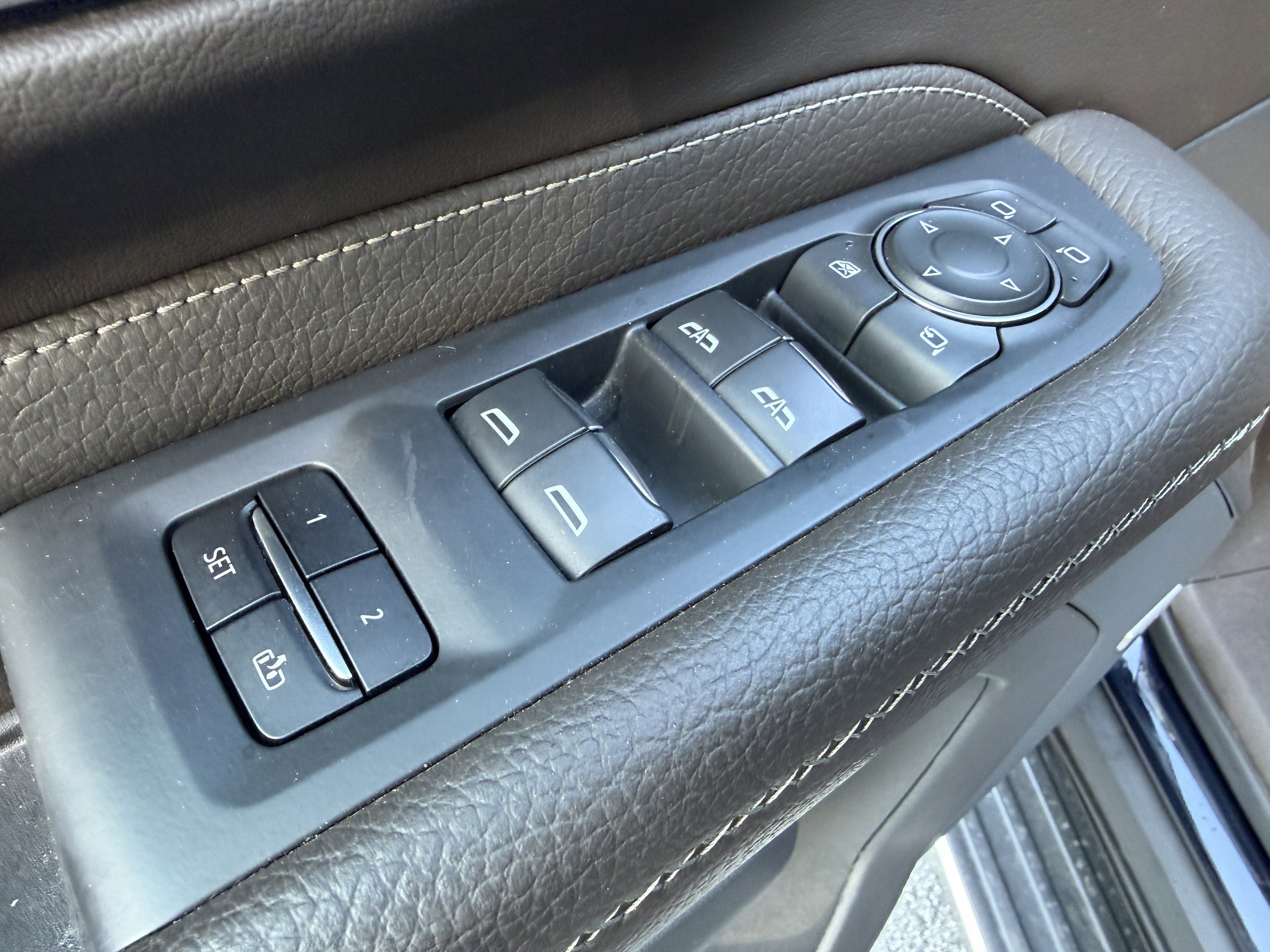 Used 2023 GMC Yukon Denali AWD/4WD image 6