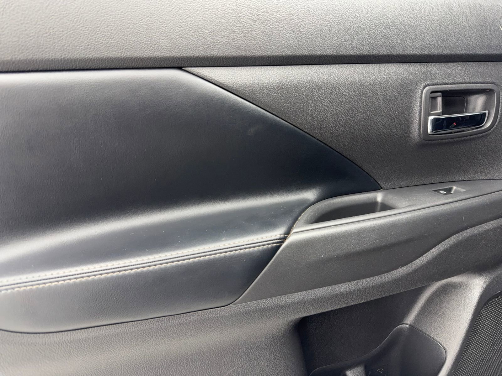 Used 2019 Mitsubishi Outlander SEL image 37