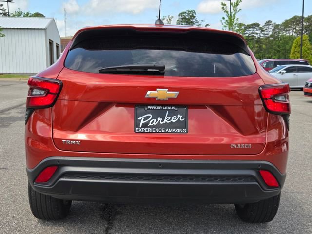 Used 2024 Chevrolet Trax LS w/ LS Convenience Package image 4