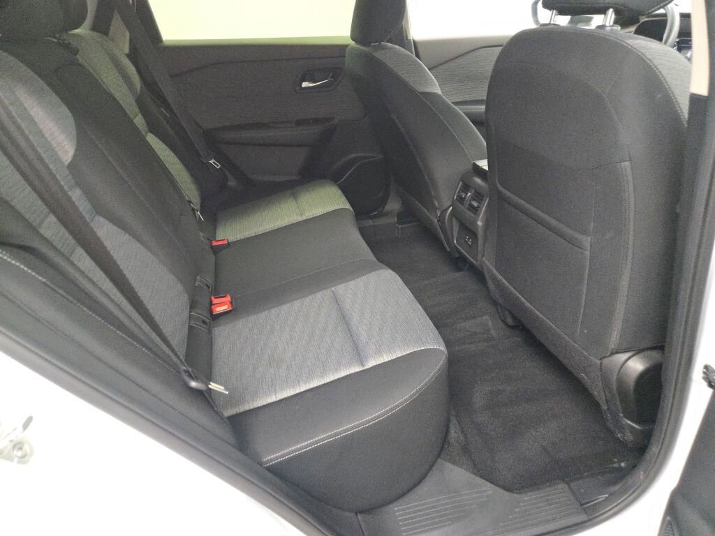 Used 2023 Nissan Rogue SV image 11