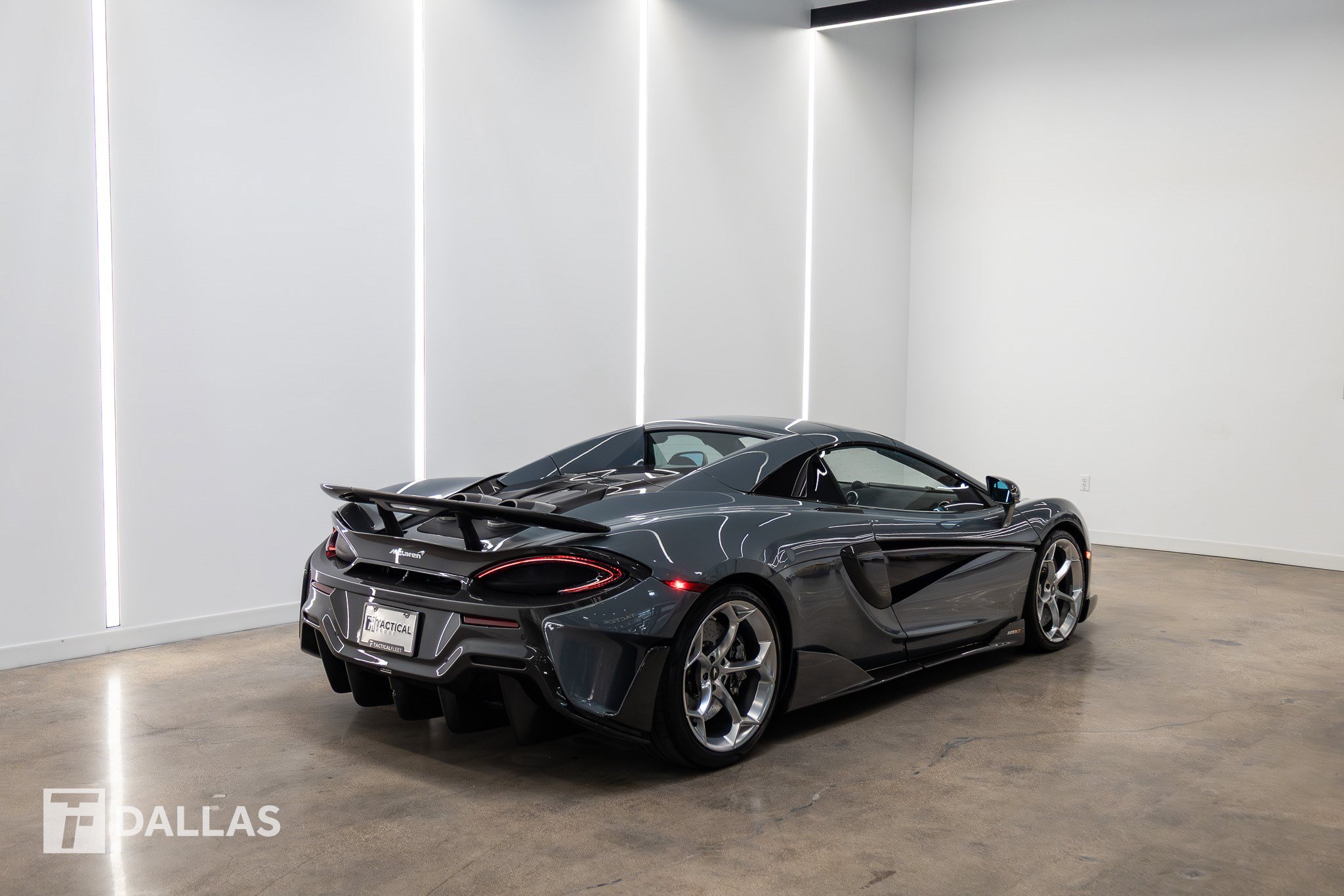 Used 2020 McLaren 600LT Spider RWD image 16