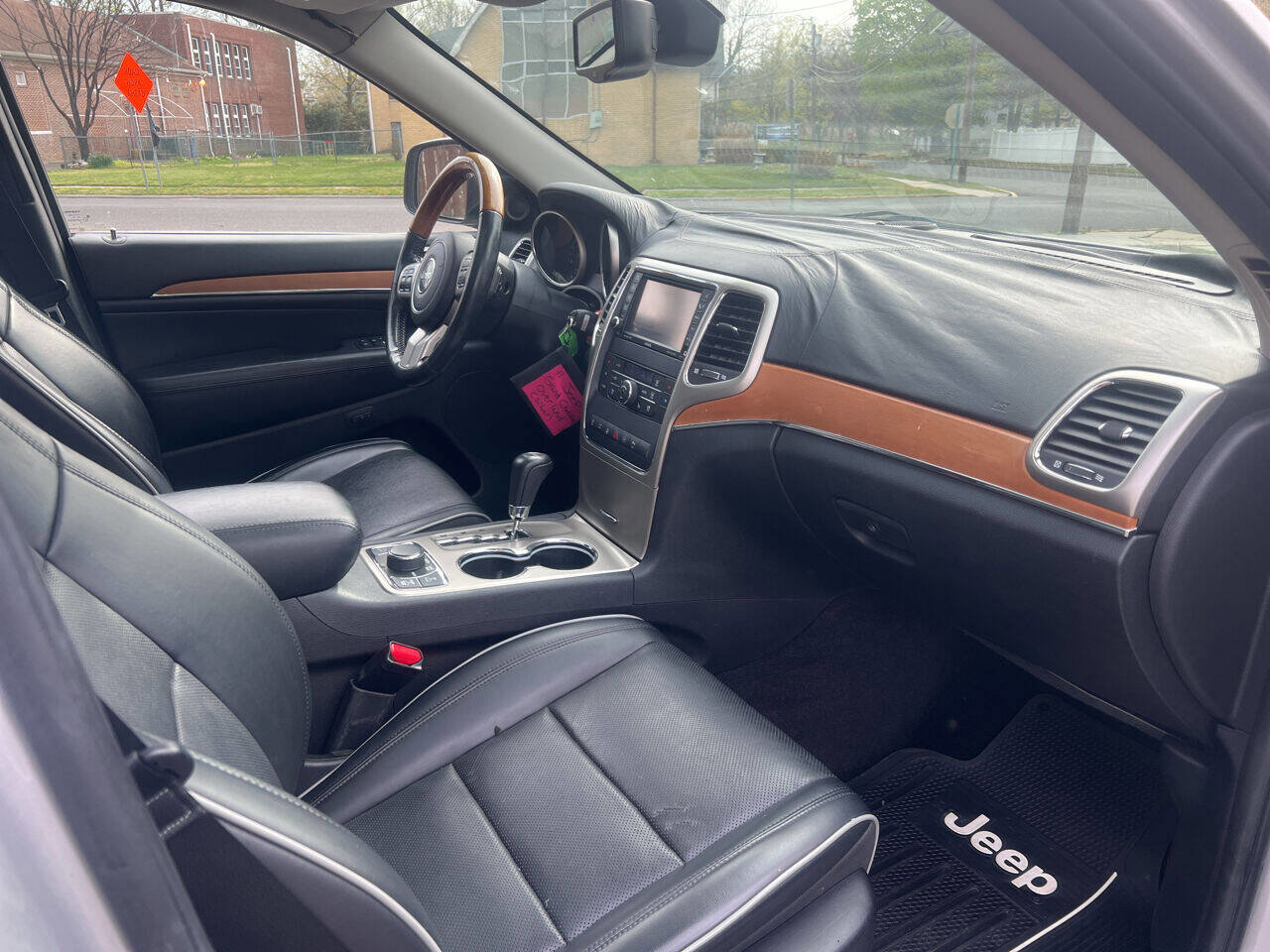 Used 2011 Jeep Grand Cherokee Overland image 9
