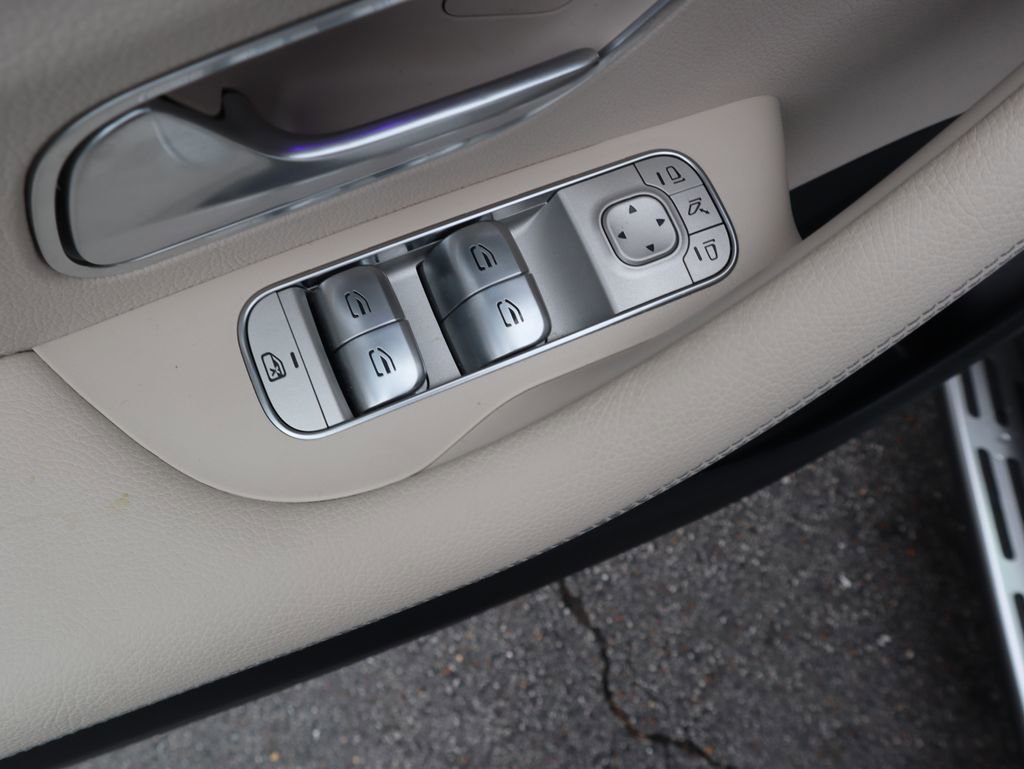 Used 2025 Mercedes-Benz GLS 580 4MATIC image 20