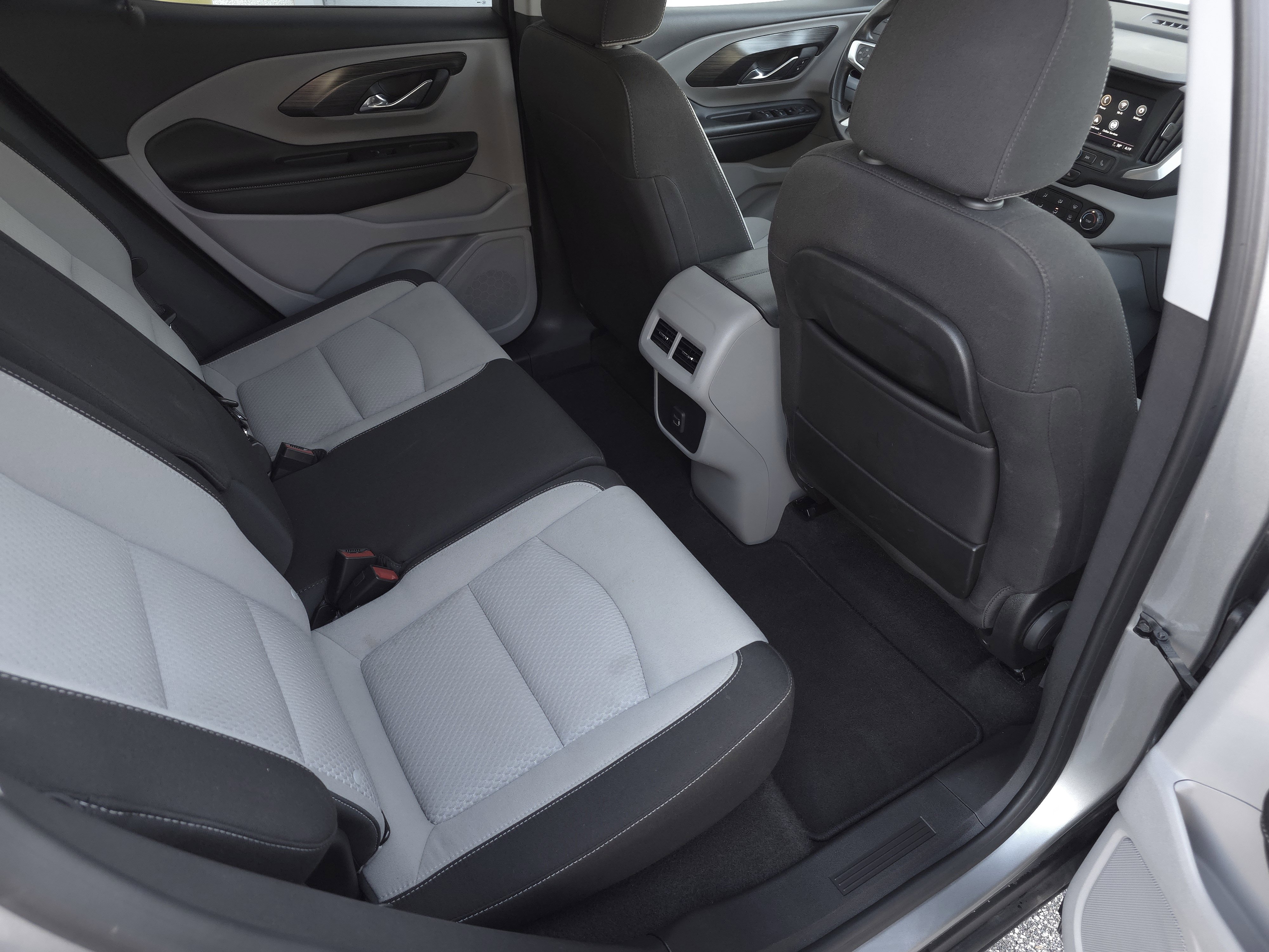 Used 2024 GMC Terrain SLE image 32