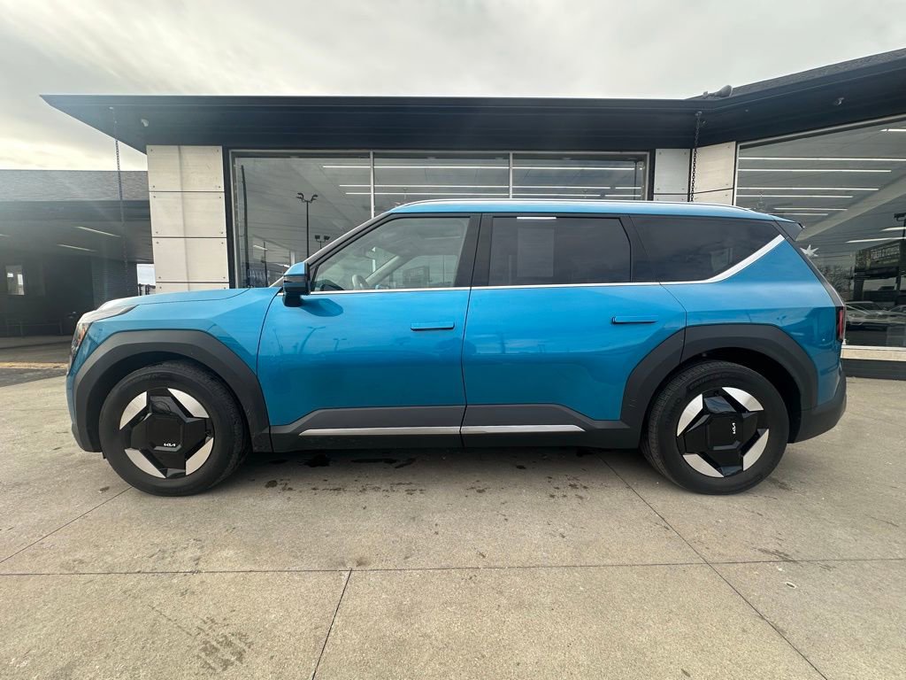 Used 2025 Kia EV9 Wind image 3