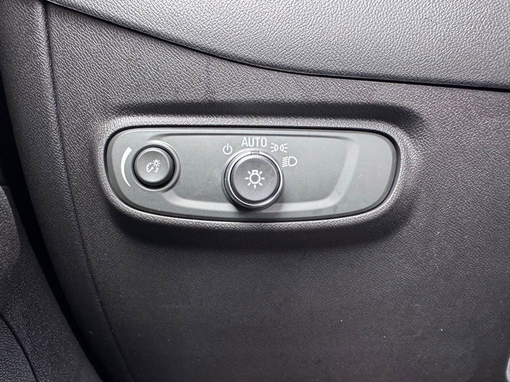 Used 2024 Chevrolet Equinox LS AWD/4WD image 32