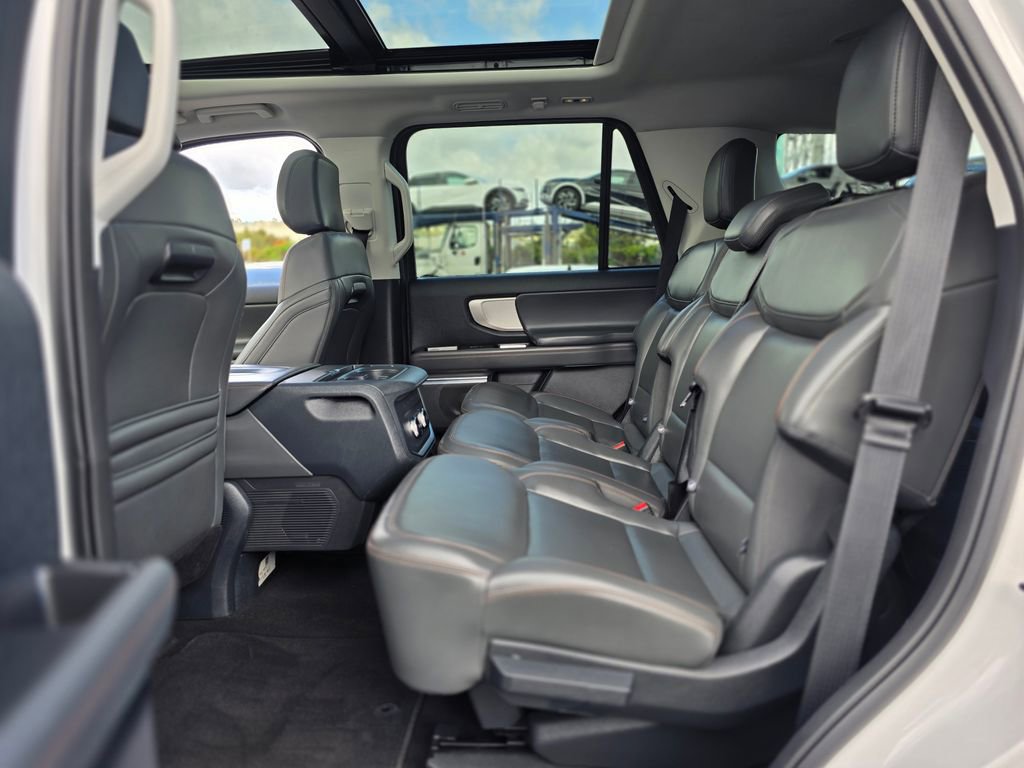 Used 2025 Ford Expedition Active AWD/4WD image 20