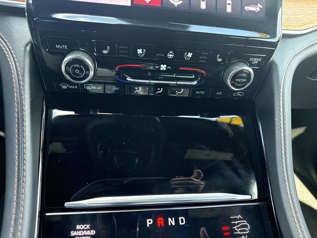 Used 2024 Jeep Grand Cherokee Summit AWD/4WD image 29