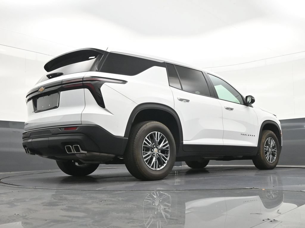 Used 2024 Chevrolet Traverse LS FWD image 27