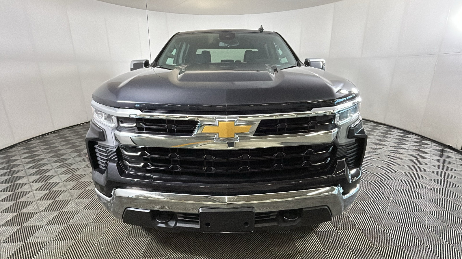 Used 2024 Chevrolet Silverado 1500 LT AWD/4WD image 9