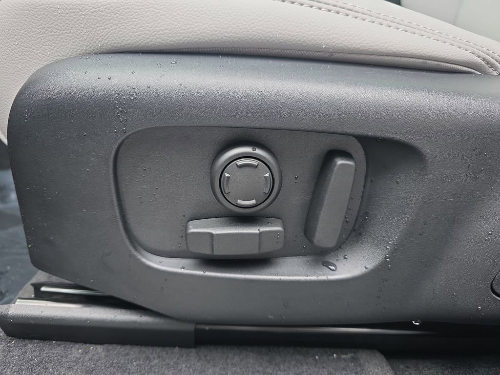 New 2026 Land Rover Range Rover Velar S image 31