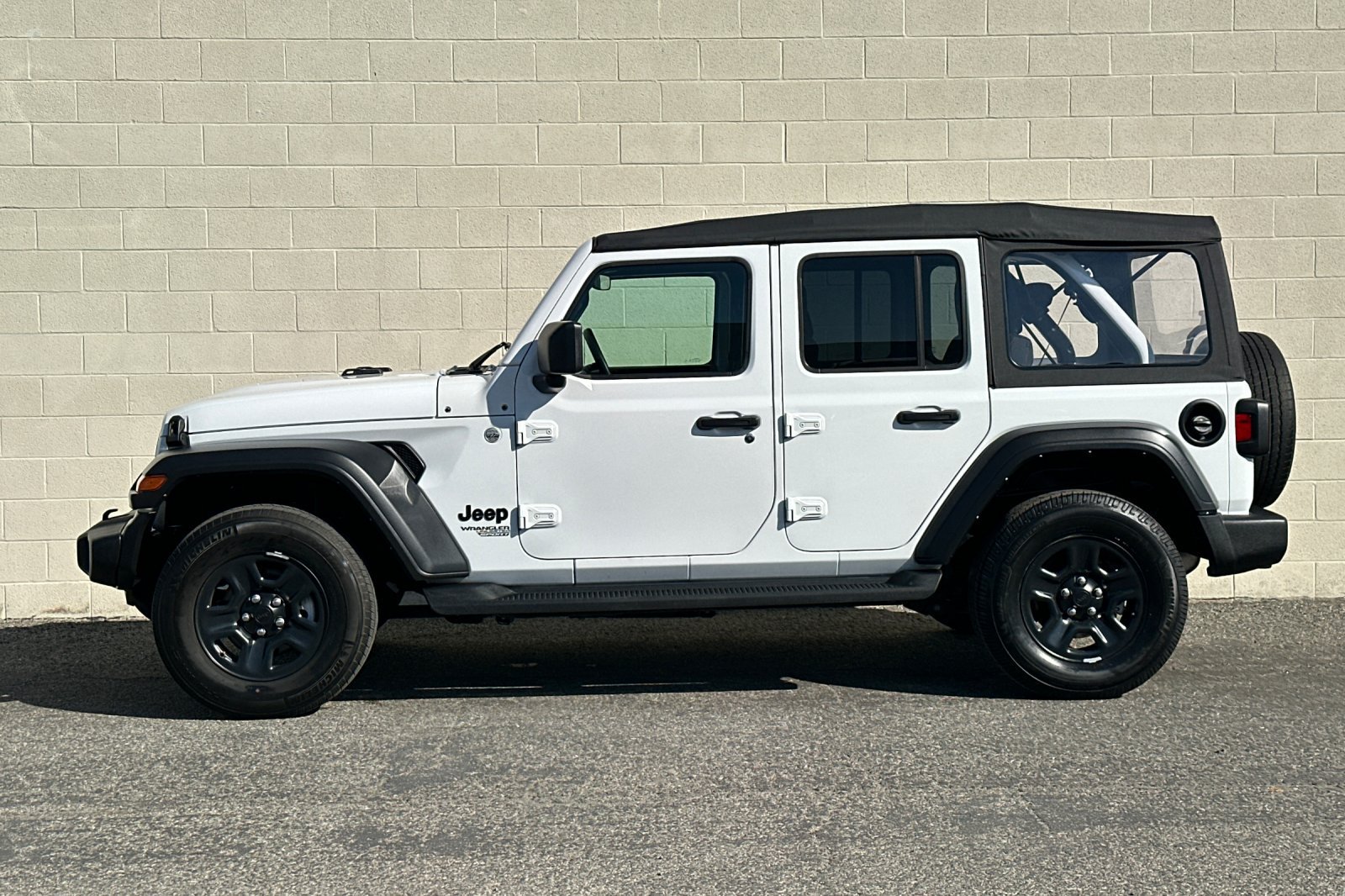 Used 2021 Jeep Wrangler Unlimited Sport AWD/4WD image 7