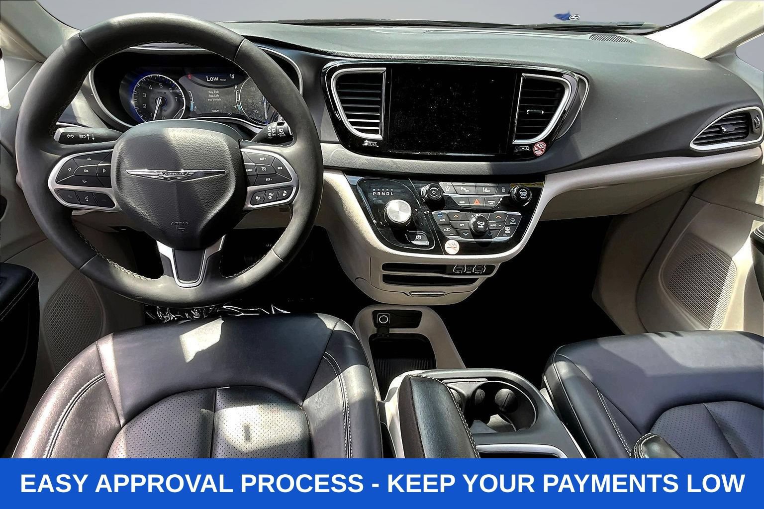 Used 2024 Chrysler Pacifica Touring-L FWD image 10