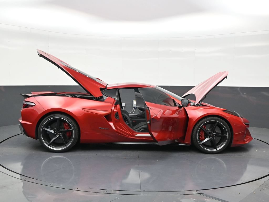 Used 2025 Chevrolet Corvette E-Ray w/ Stealth Interior Trim Package AWD/4WD image 30