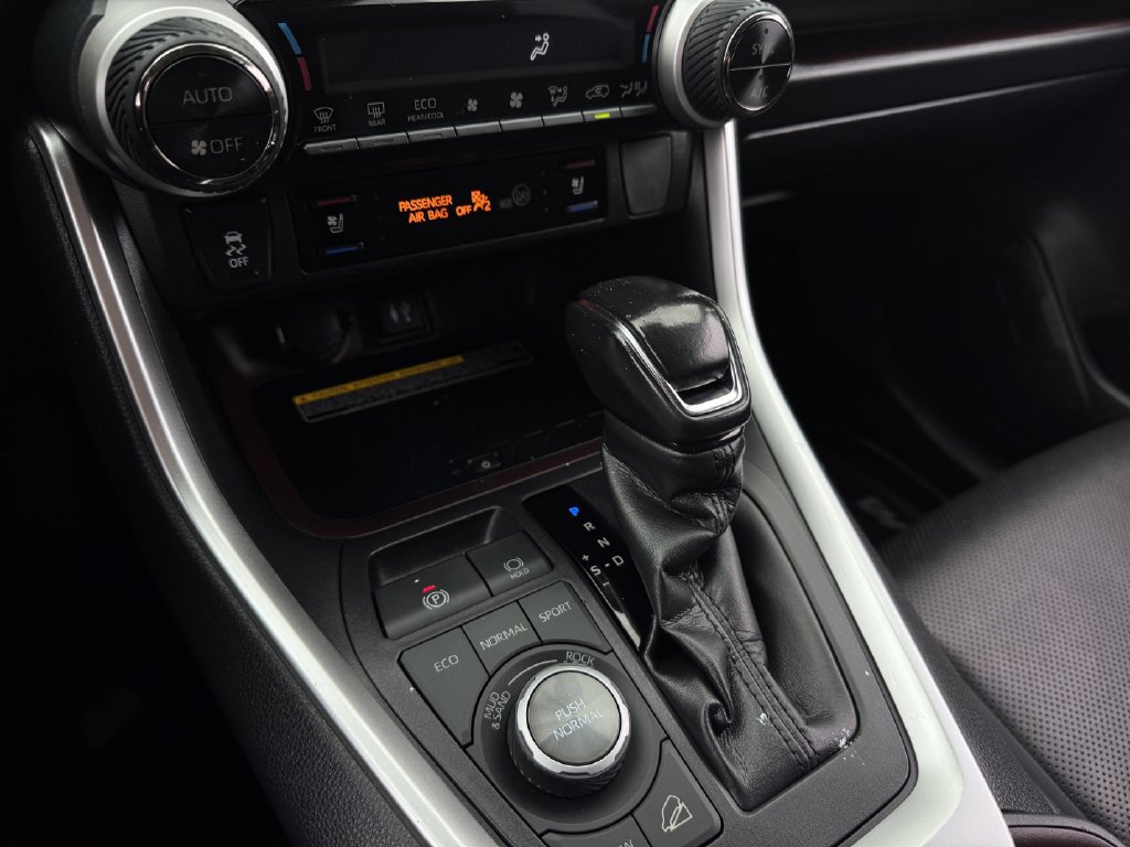 Used 2019 Toyota RAV4 Limited w/ Advanced Technology Package AWD/4WD image 19