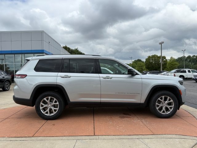 Used 2022 Jeep Grand Cherokee L Limited image 7