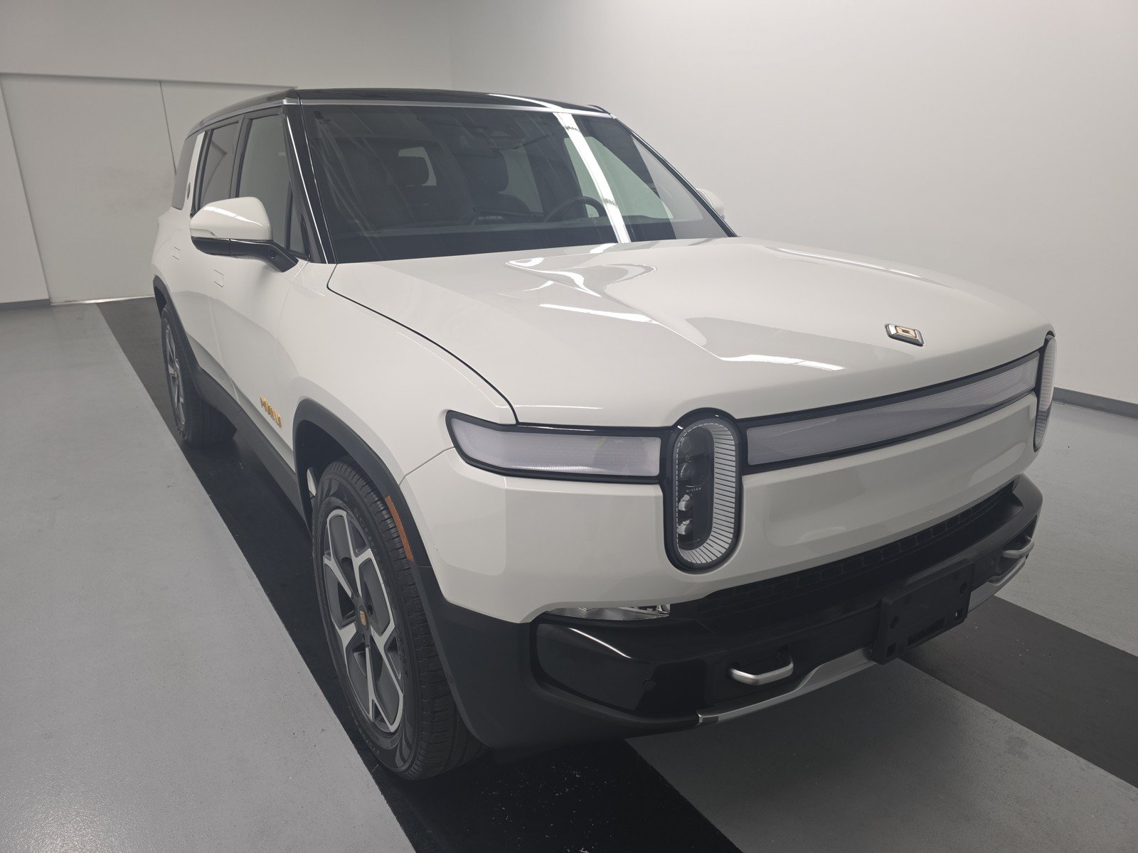 Used 2024 Rivian R1S Adventure AWD/4WD image 7