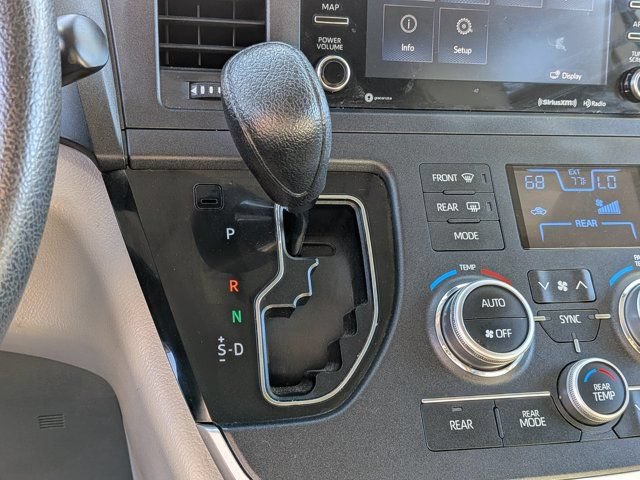 Used 2020 Toyota Sienna LE w/ Carpet Mat Package FWD image 22
