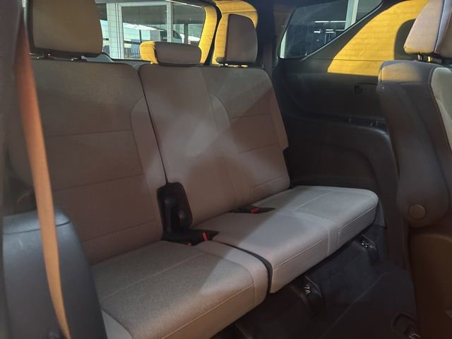 Used 2025 Chevrolet Traverse LT image 36