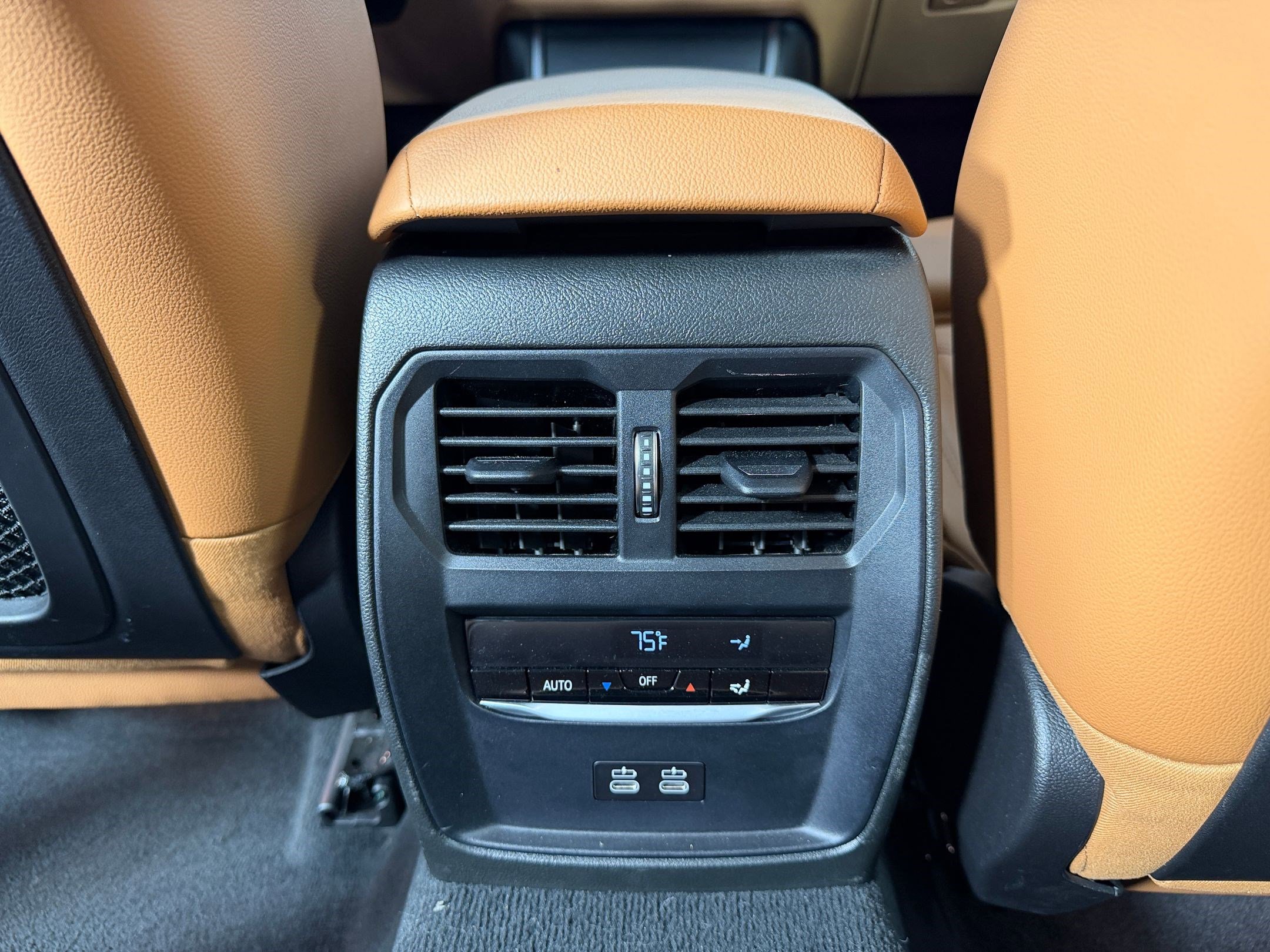 Used 2023 BMW 330i Sedan w/ Premium Package image 31