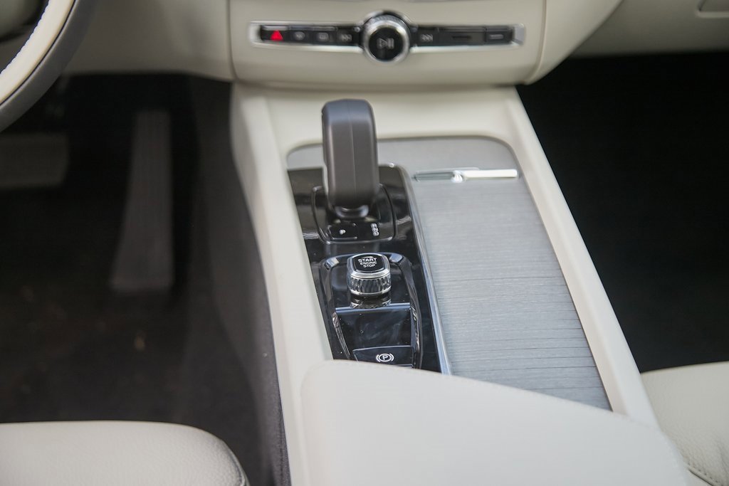New 2025 Volvo XC60 T8 Plus w/ Protection Package Premier image 27