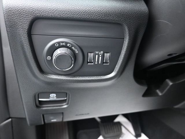 Used 2025 Jeep Grand Cherokee L Laredo w/ MOPAR Finishing Package AWD/4WD image 13