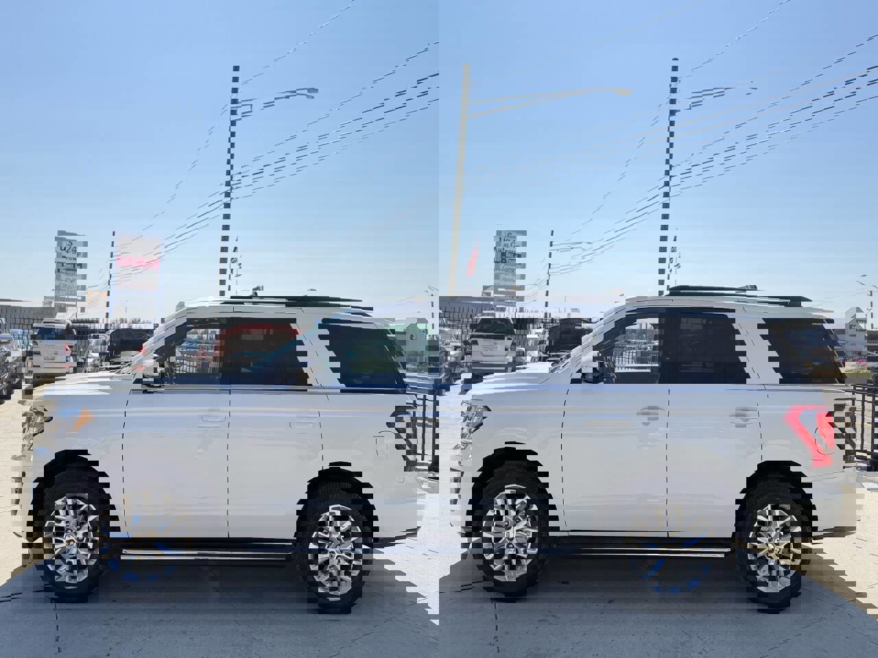 Used 2021 Ford Expedition XLT image 4