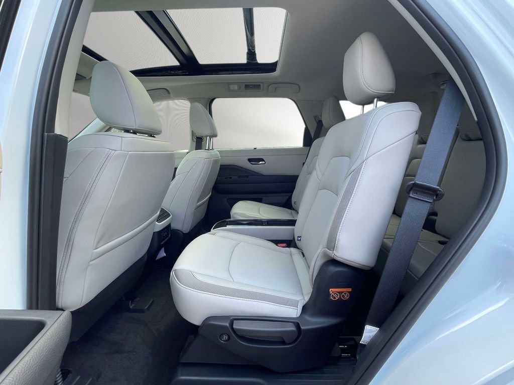 New 2026 Nissan Pathfinder SL w/ SL Premium Package FWD image 13