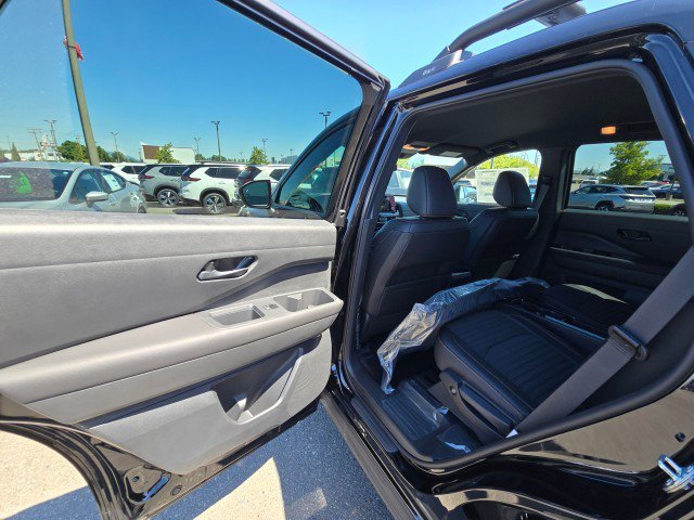 New 2025 Nissan Pathfinder Rock Creek image 18