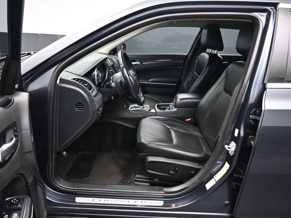 Used 2018 Chrysler 300 Limited image 12