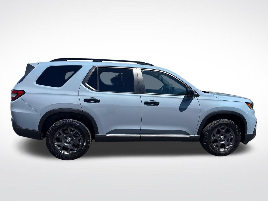 Certified 2025 Honda Pilot TrailSport image 6