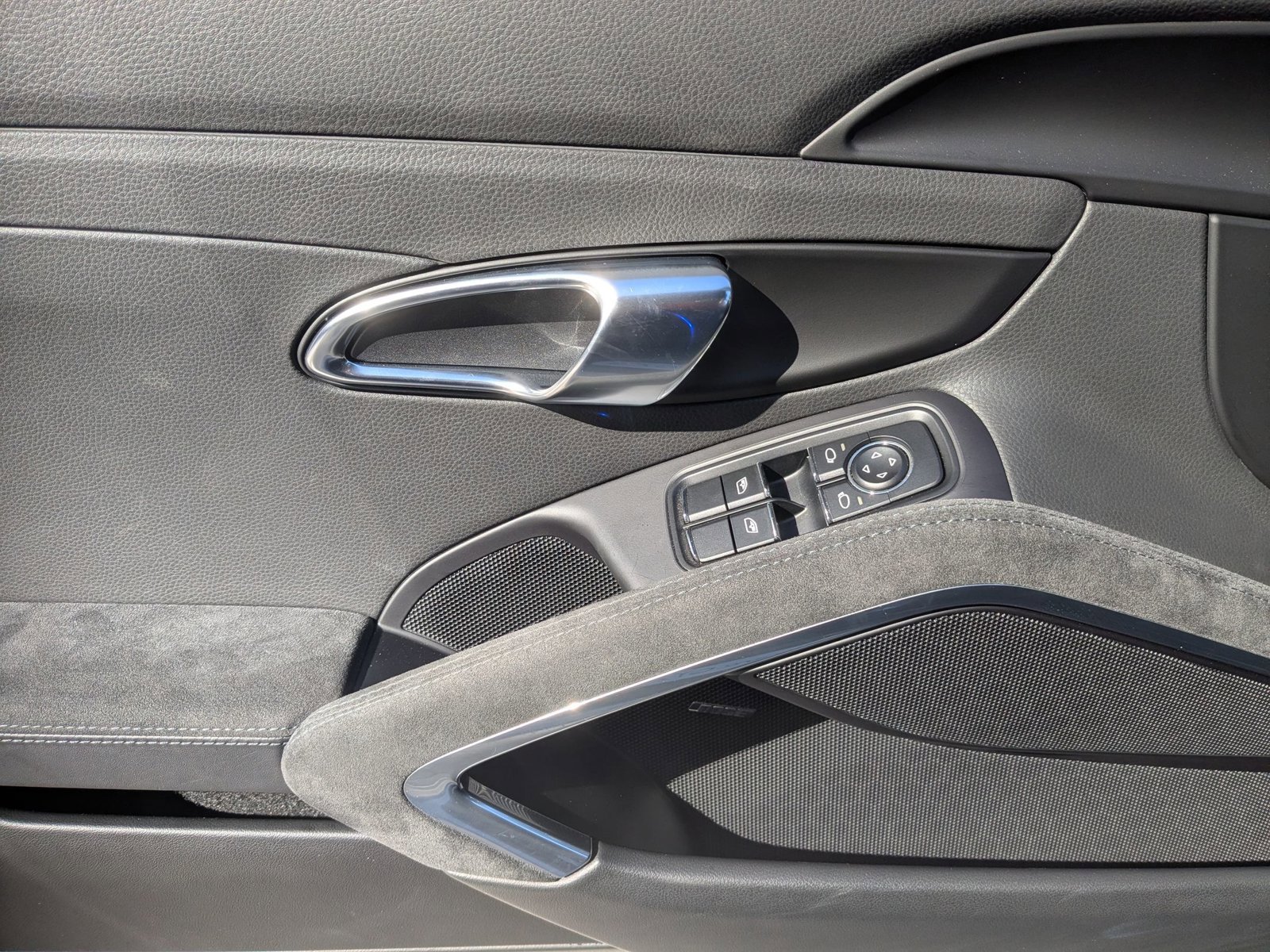 Certified 2018 Porsche 911 Carrera GTS image 13