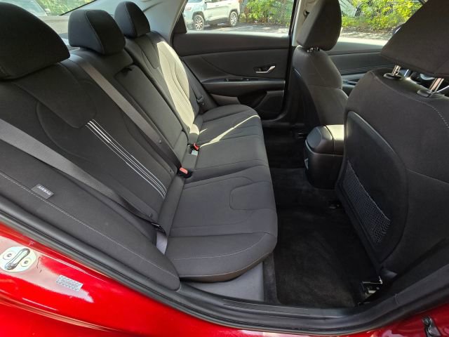 Used 2025 Hyundai Elantra SEL image 15